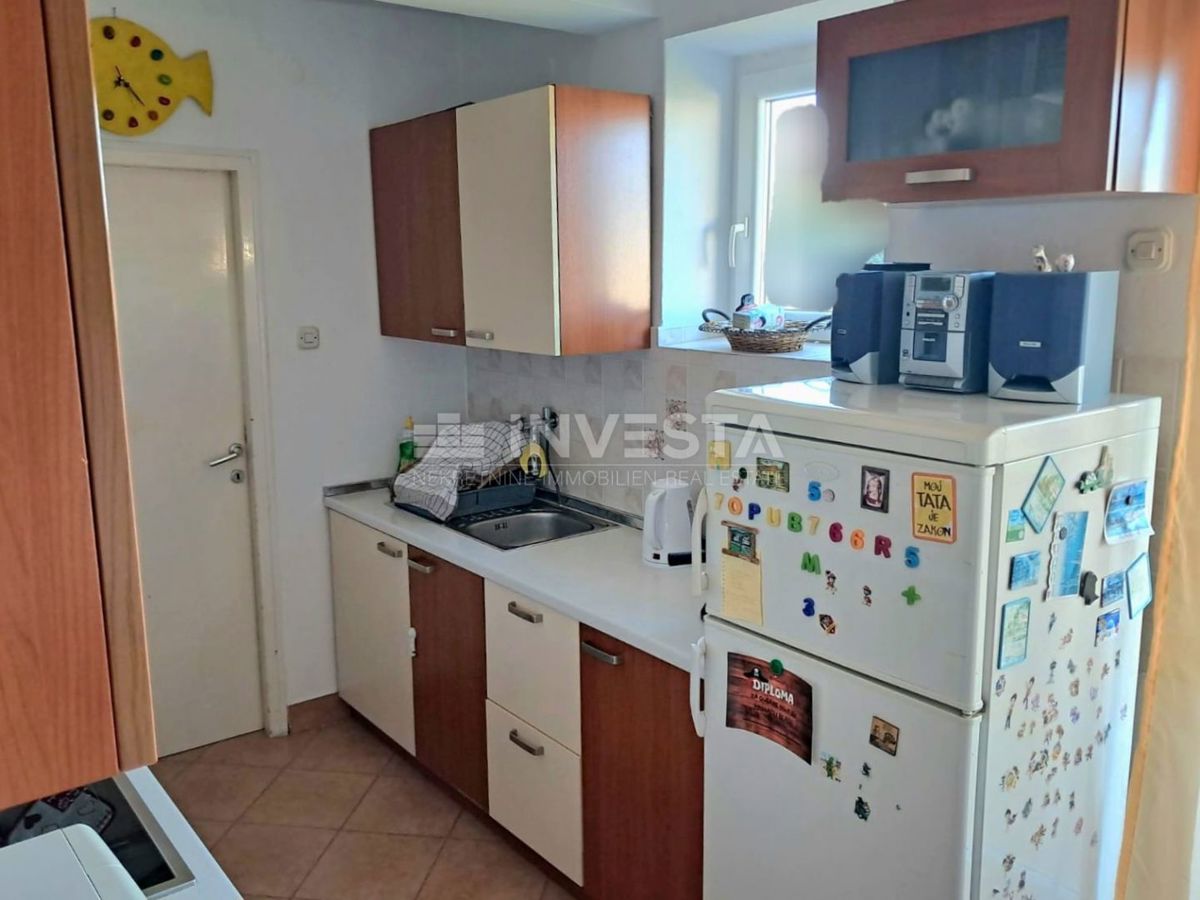 Pulj, stanovanje z 2 spalnicama, ložo, balkonom in shrambo, blizu centra