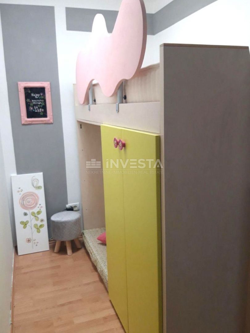 Peroj, trietažna hiša s prostornim vrtom, blizu morja