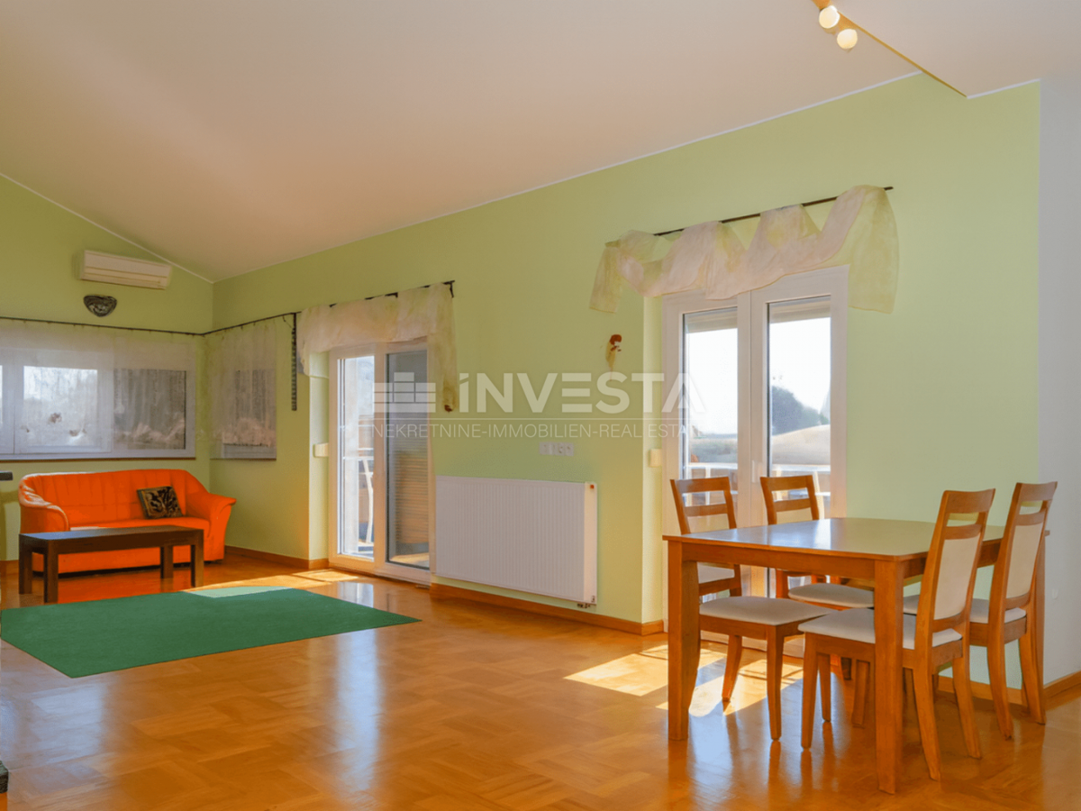 Fažana, izjemno stanovanje blizu plaže, vrt, terasa in parkirišče