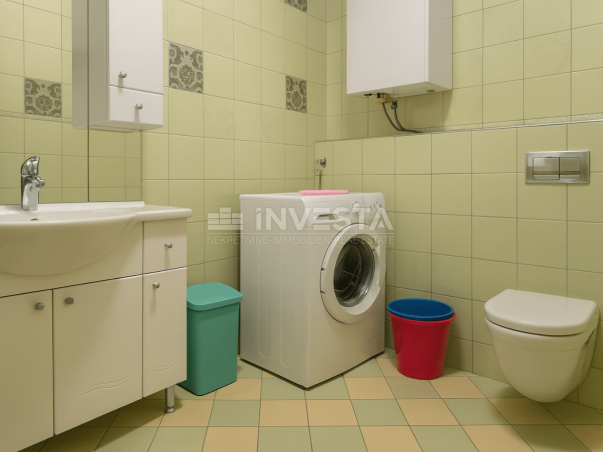 Fažana, izjemno stanovanje blizu plaže, vrt, terasa in parkirišče