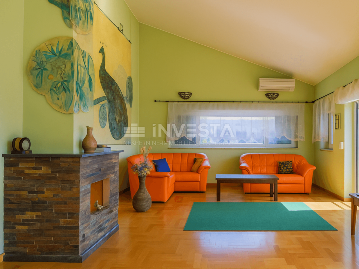 Fažana, izjemno stanovanje blizu plaže, vrt, terasa in parkirišče