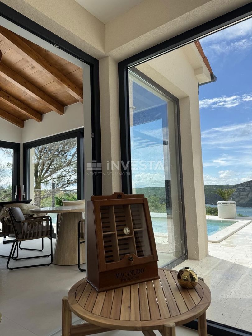 Moderna vila s panoramskim razgledom na morje