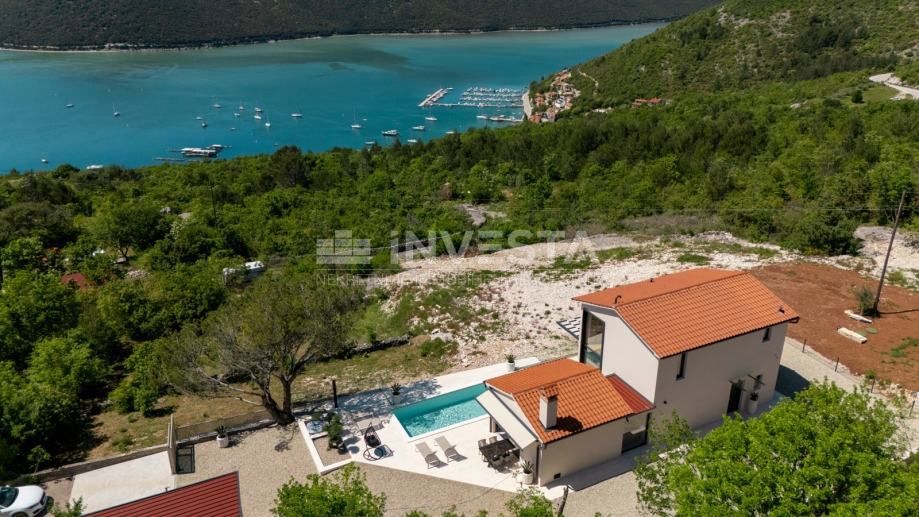 Moderna vila s panoramskim razgledom na morje