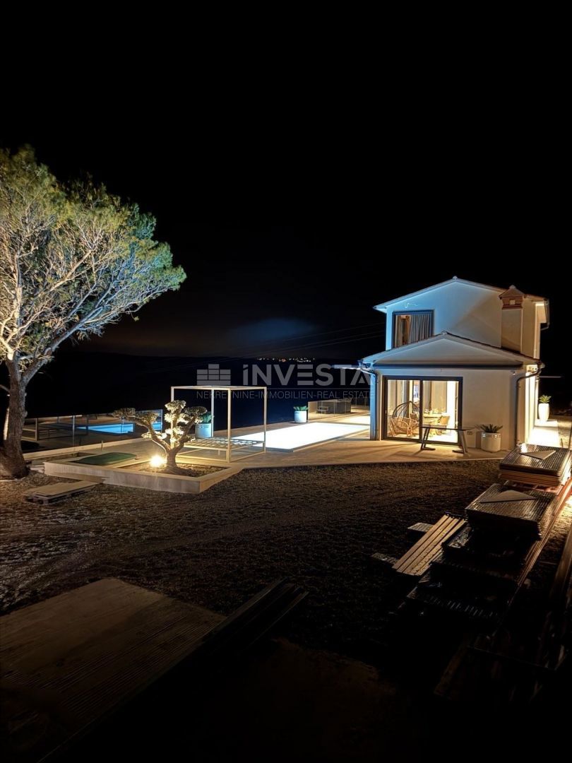 Moderna vila s panoramskim razgledom na morje