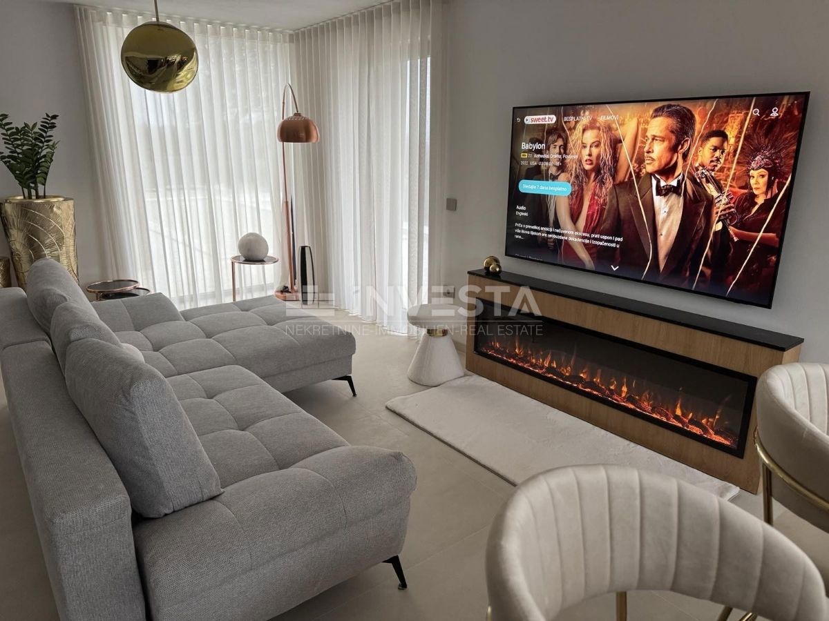 Moderna vila s panoramskim razgledom na morje