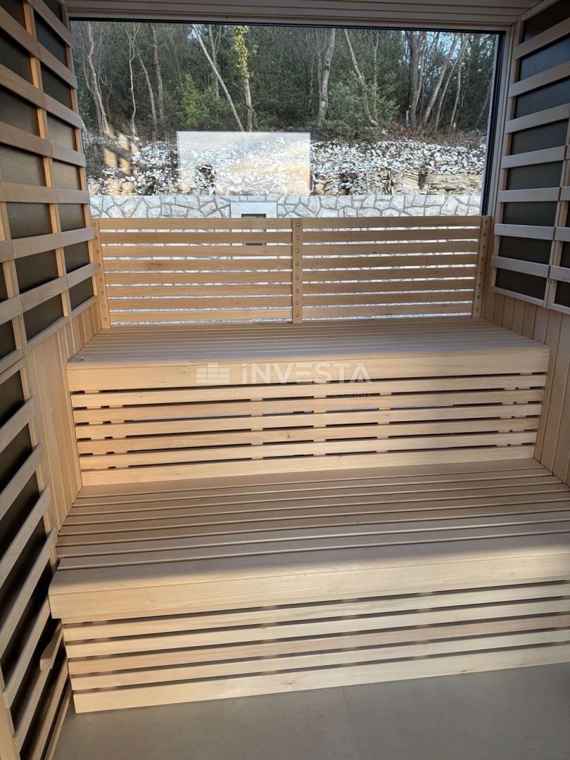 Moderna vila s panoramskim razgledom na morje