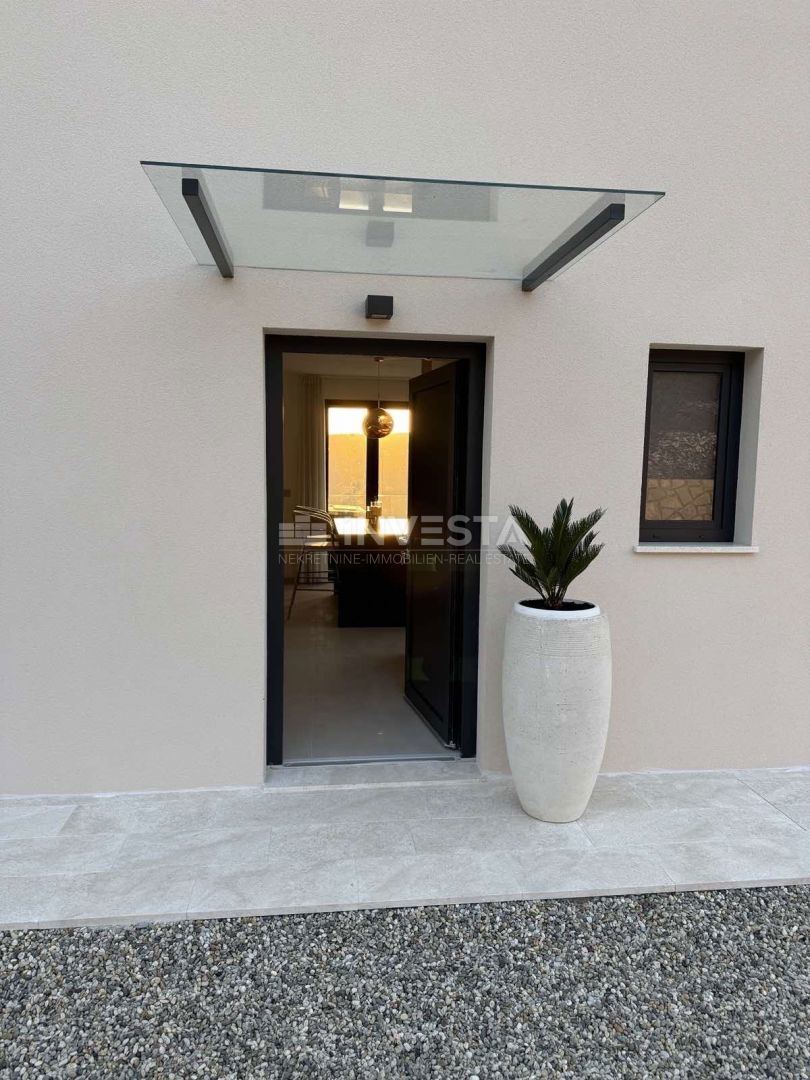 Moderna vila s panoramskim razgledom na morje