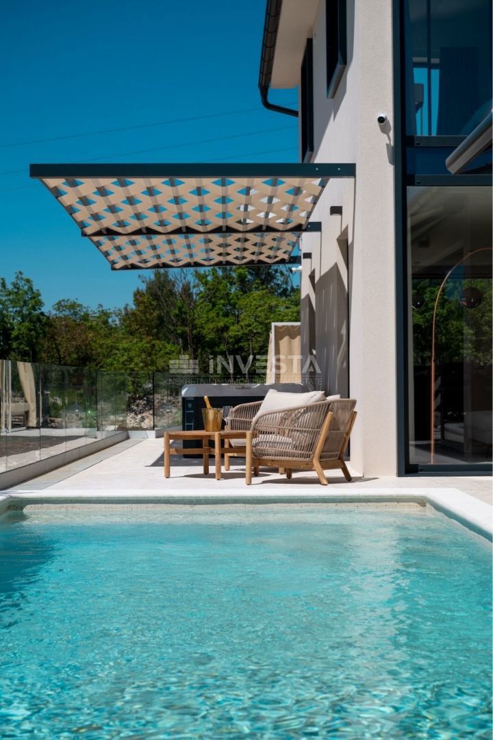 Moderna vila s panoramskim razgledom na morje