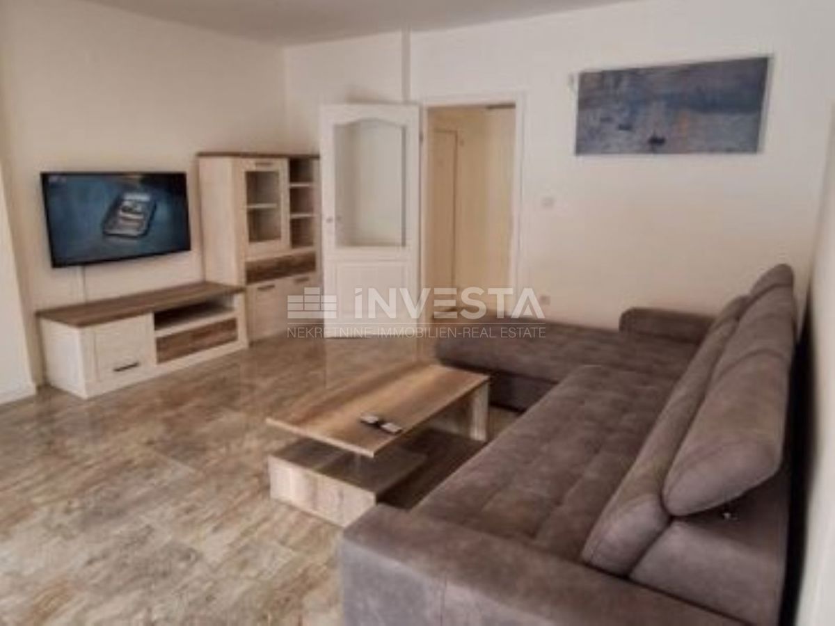 Poreč, stanovanje 100 m², tri spalnice, terase, parkirišče