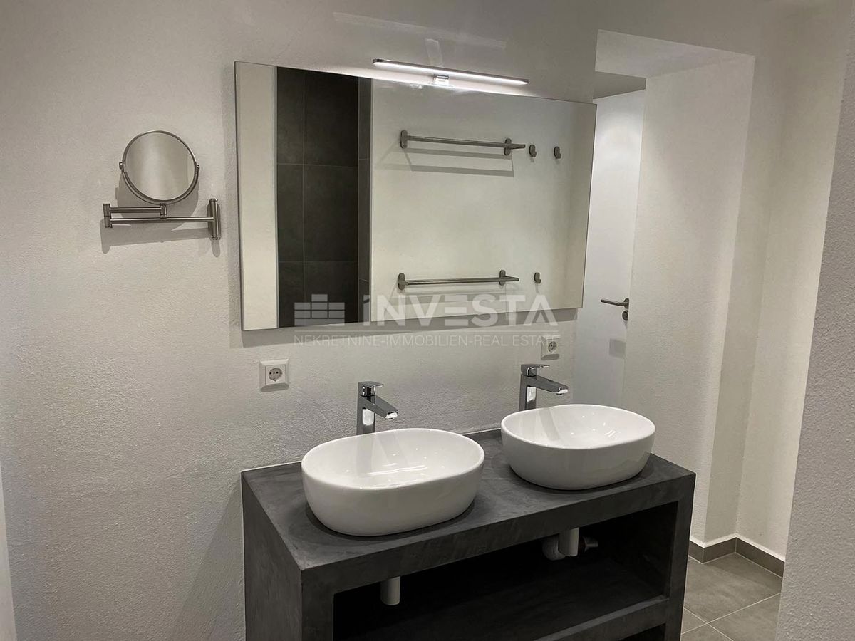 Premantura, luksuzno prostorno stanovanje 123m2 z vrtom in jacuzzijem