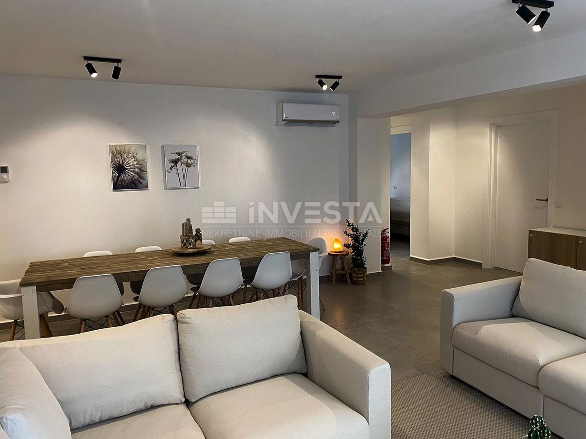 Premantura, luksuzno prostorno stanovanje 123m2 z vrtom in jacuzzijem