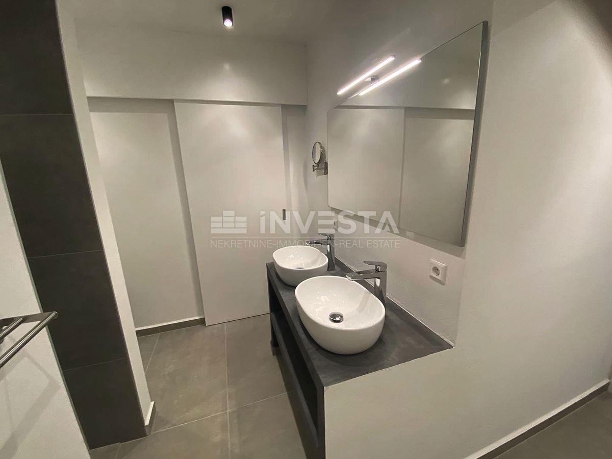 Premantura, luksuzno prostorno stanovanje 123m2 z vrtom in jacuzzijem