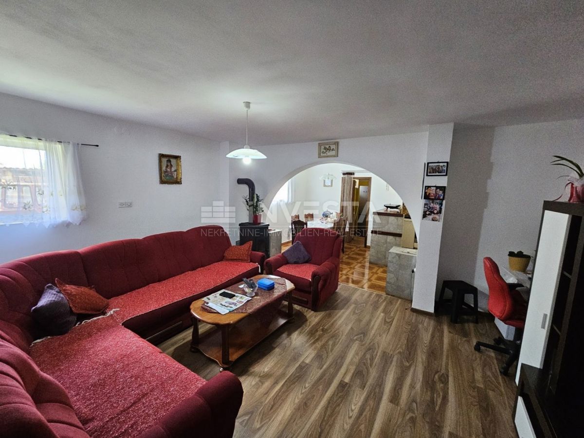 Vodnjan, prenovljena družinska hiša s 3 spalnicami