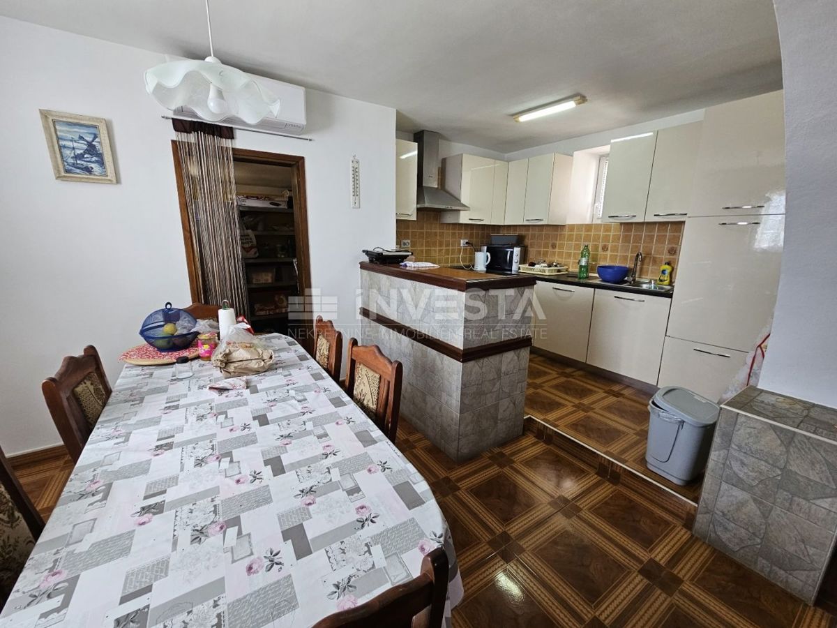 Vodnjan, prenovljena družinska hiša s 3 spalnicami