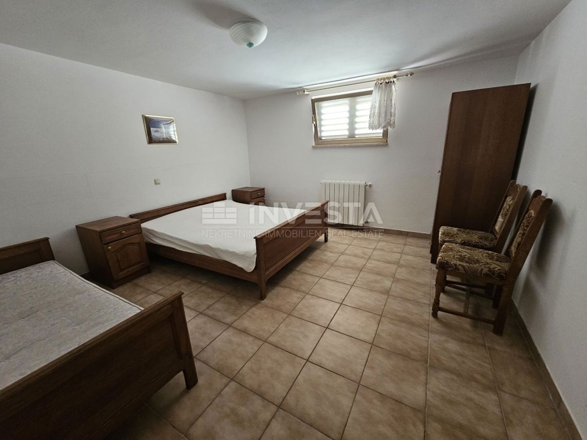 Hrvaška, Istra, Medulin center, kakovostna apartmajska hiša 510 m², blizu morja