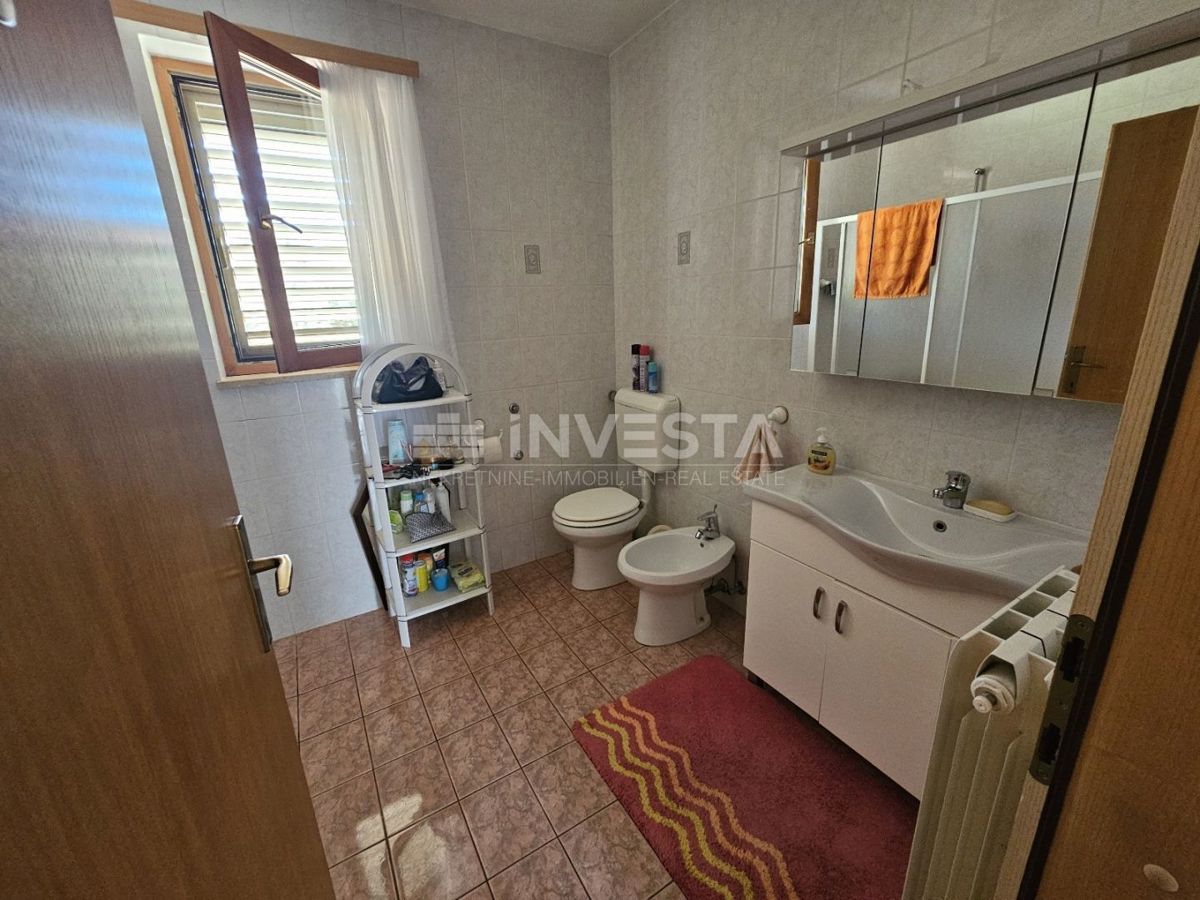 Hrvaška, Istra, Medulin center, kakovostna apartmajska hiša 510 m², blizu morja