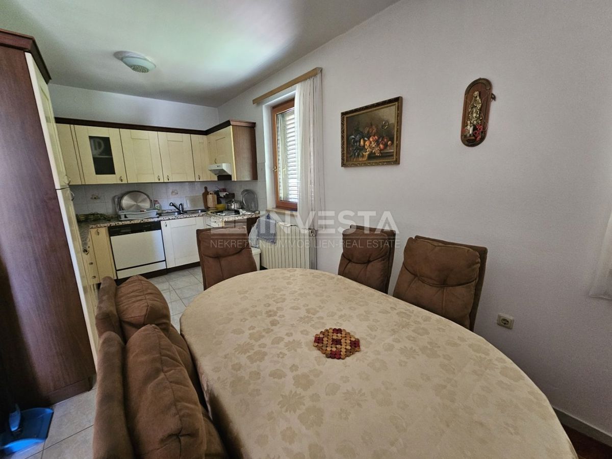 Hrvaška, Istra, Medulin center, kakovostna apartmajska hiša 510 m², blizu morja