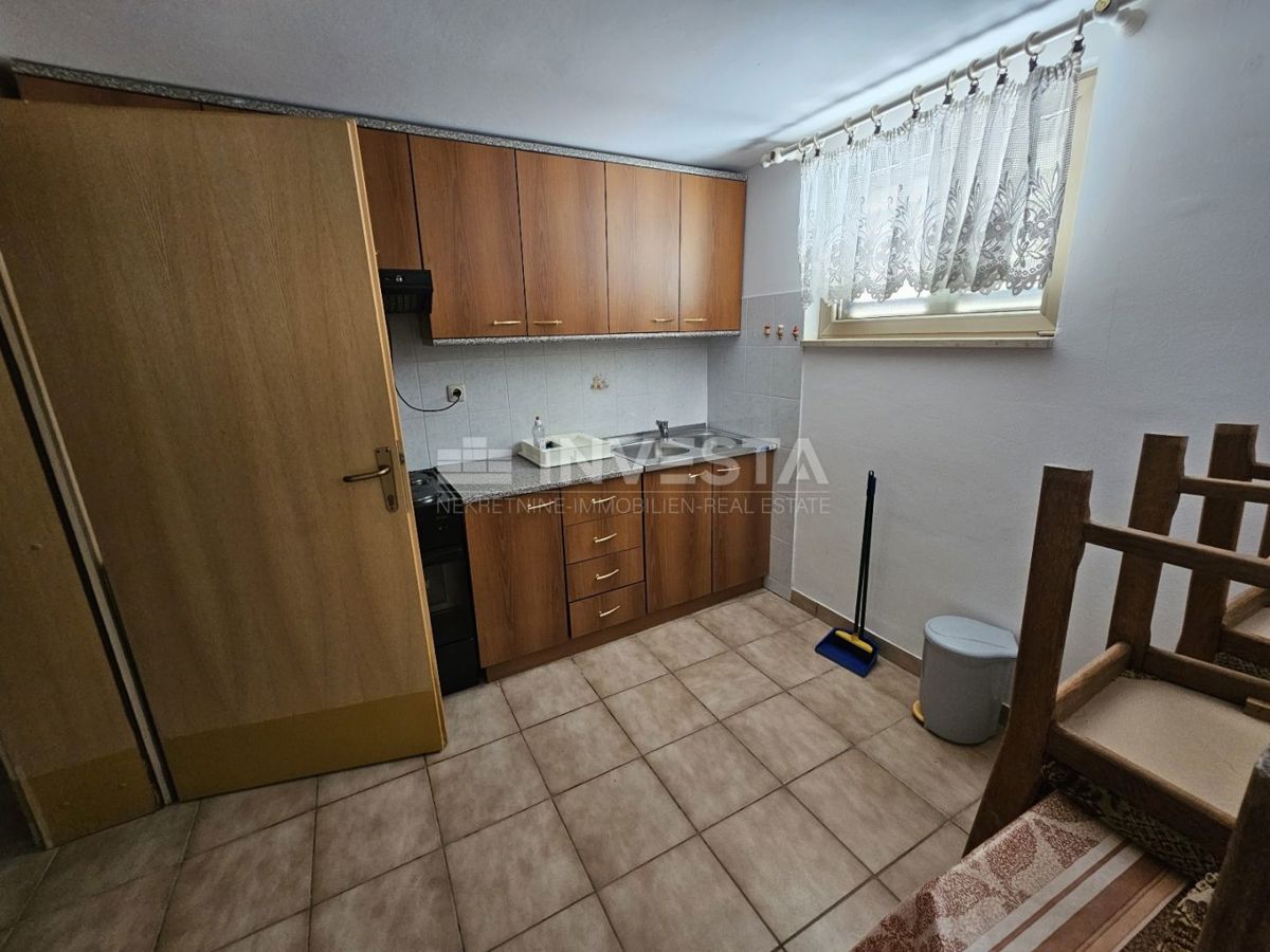 Hrvaška, Istra, Medulin center, kakovostna apartmajska hiša 510 m², blizu morja
