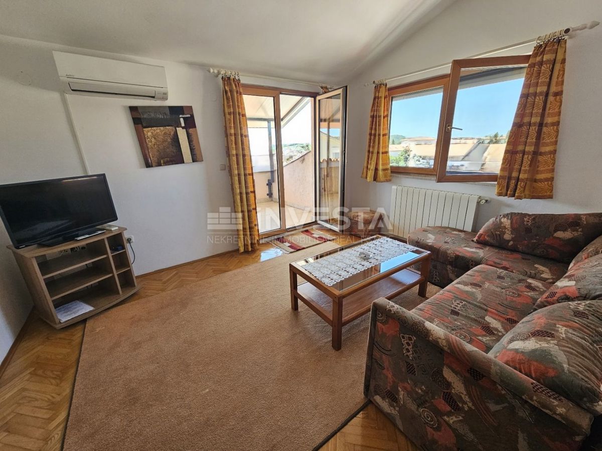 Hrvaška, Istra, Medulin center, kakovostna apartmajska hiša 510 m², blizu morja