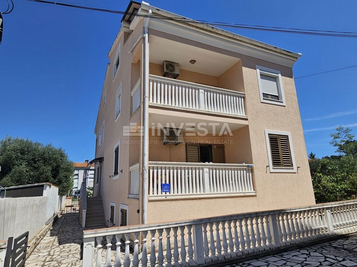 Hrvaška, Istra, Medulin center, kakovostna apartmajska hiša 510 m², blizu morja