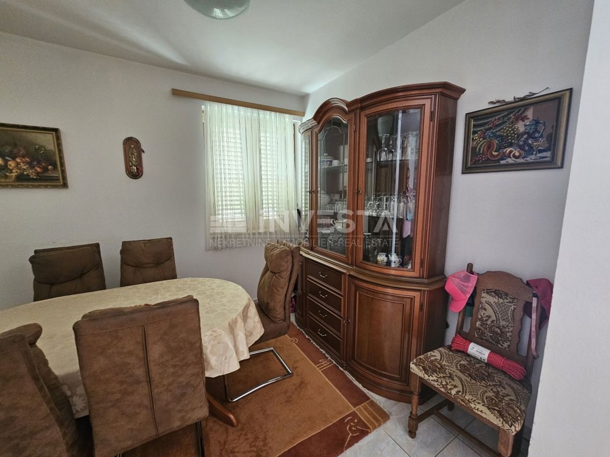Hrvaška, Istra, Medulin center, kakovostna apartmajska hiša 510 m², blizu morja
