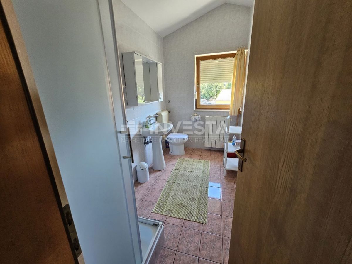 Hrvaška, Istra, Medulin center, kakovostna apartmajska hiša 510 m², blizu morja