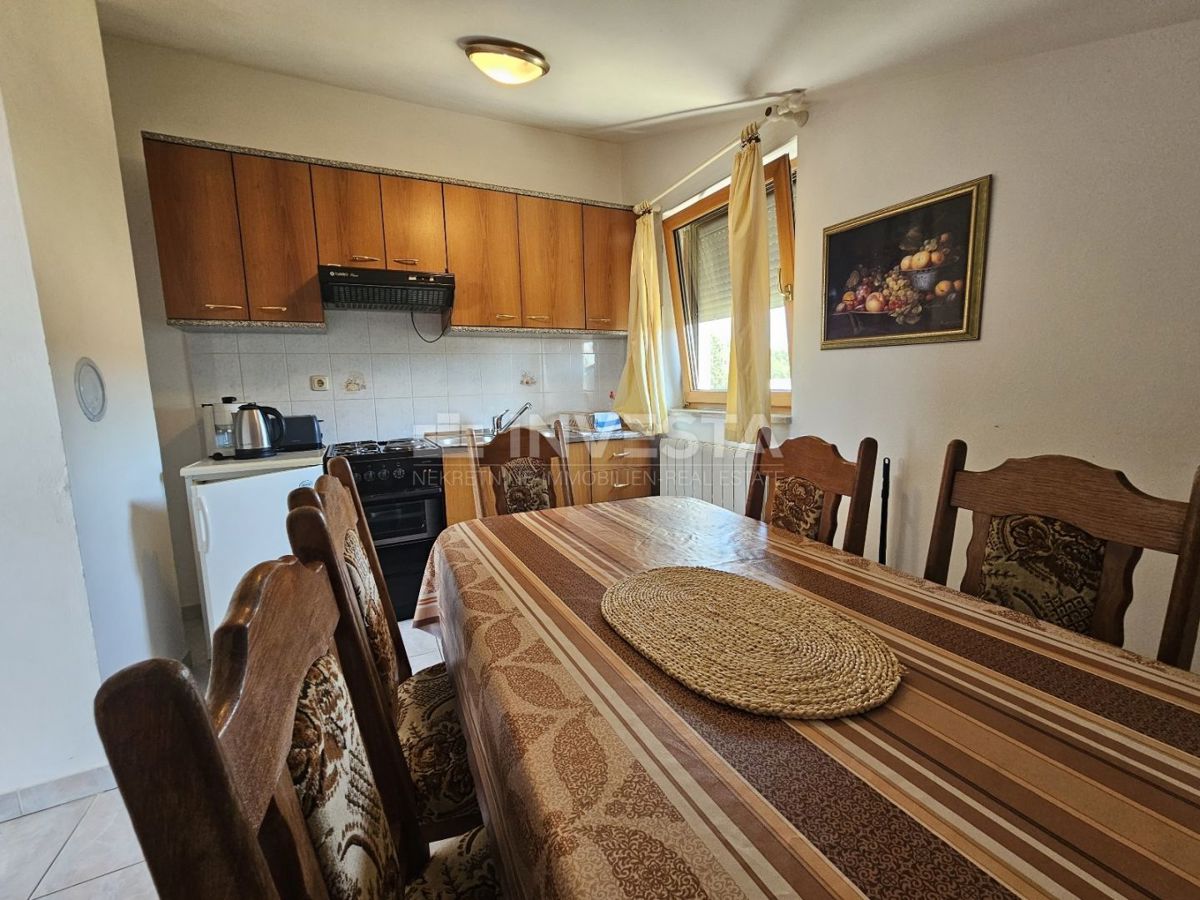 Hrvaška, Istra, Medulin center, kakovostna apartmajska hiša 510 m², blizu morja