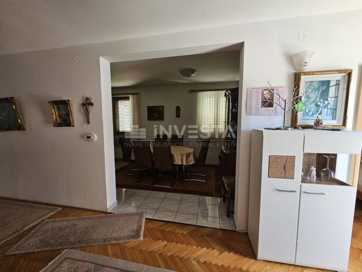 Hrvaška, Istra, Medulin center, kakovostna apartmajska hiša 510 m², blizu morja