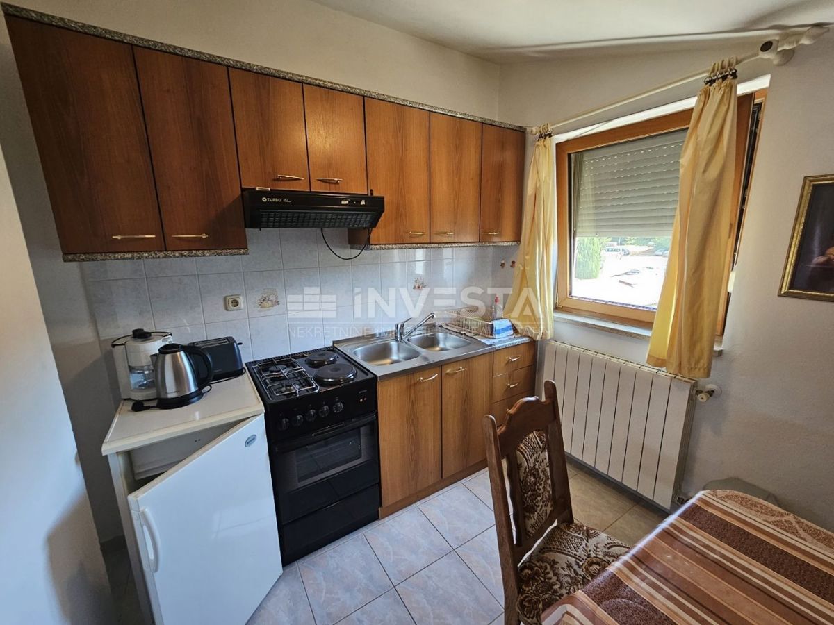 Hrvaška, Istra, Medulin center, kakovostna apartmajska hiša 510 m², blizu morja
