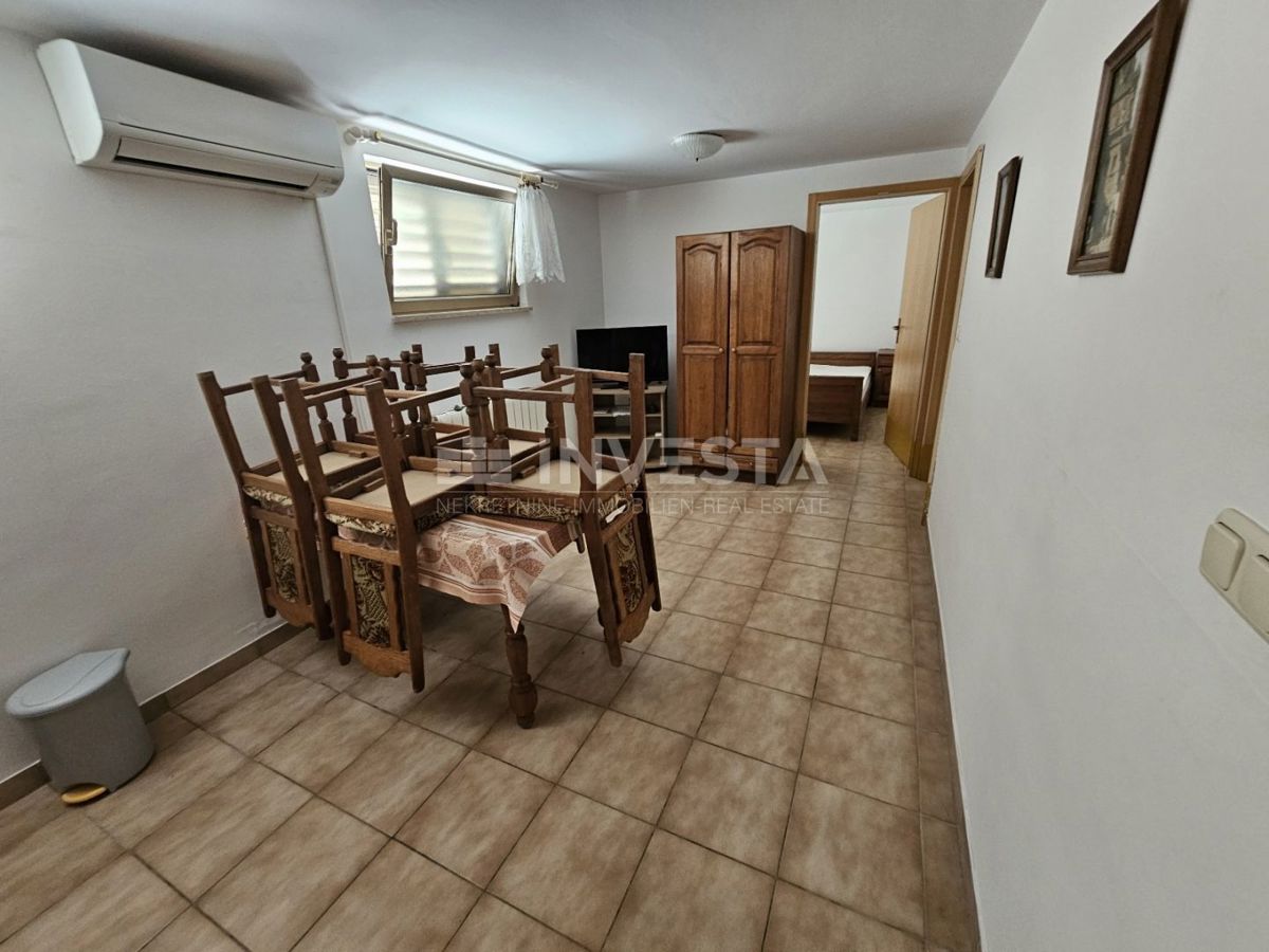 Hrvaška, Istra, Medulin center, kakovostna apartmajska hiša 510 m², blizu morja