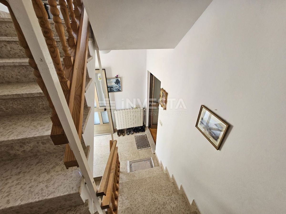 Hrvaška, Istra, Medulin center, kakovostna apartmajska hiša 510 m², blizu morja