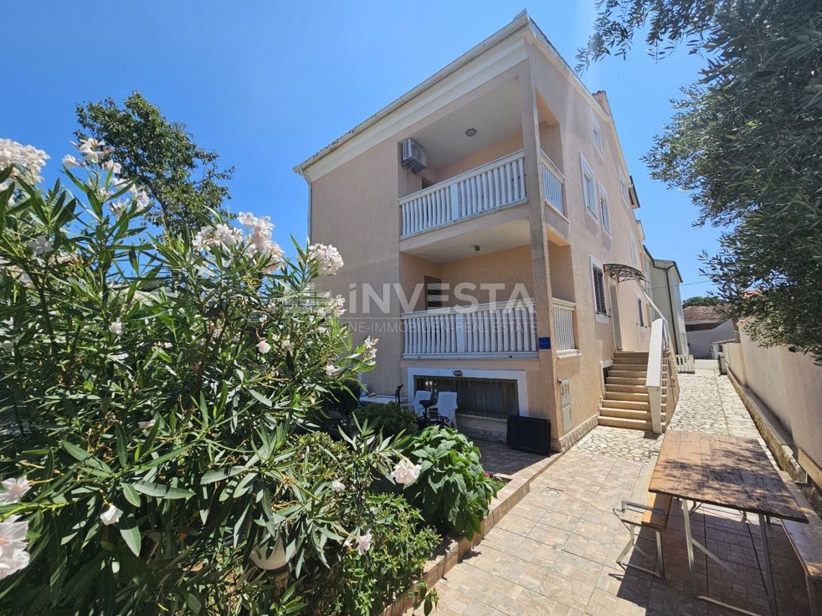 Hrvaška, Istra, Medulin center, kakovostna apartmajska hiša 510 m², blizu morja