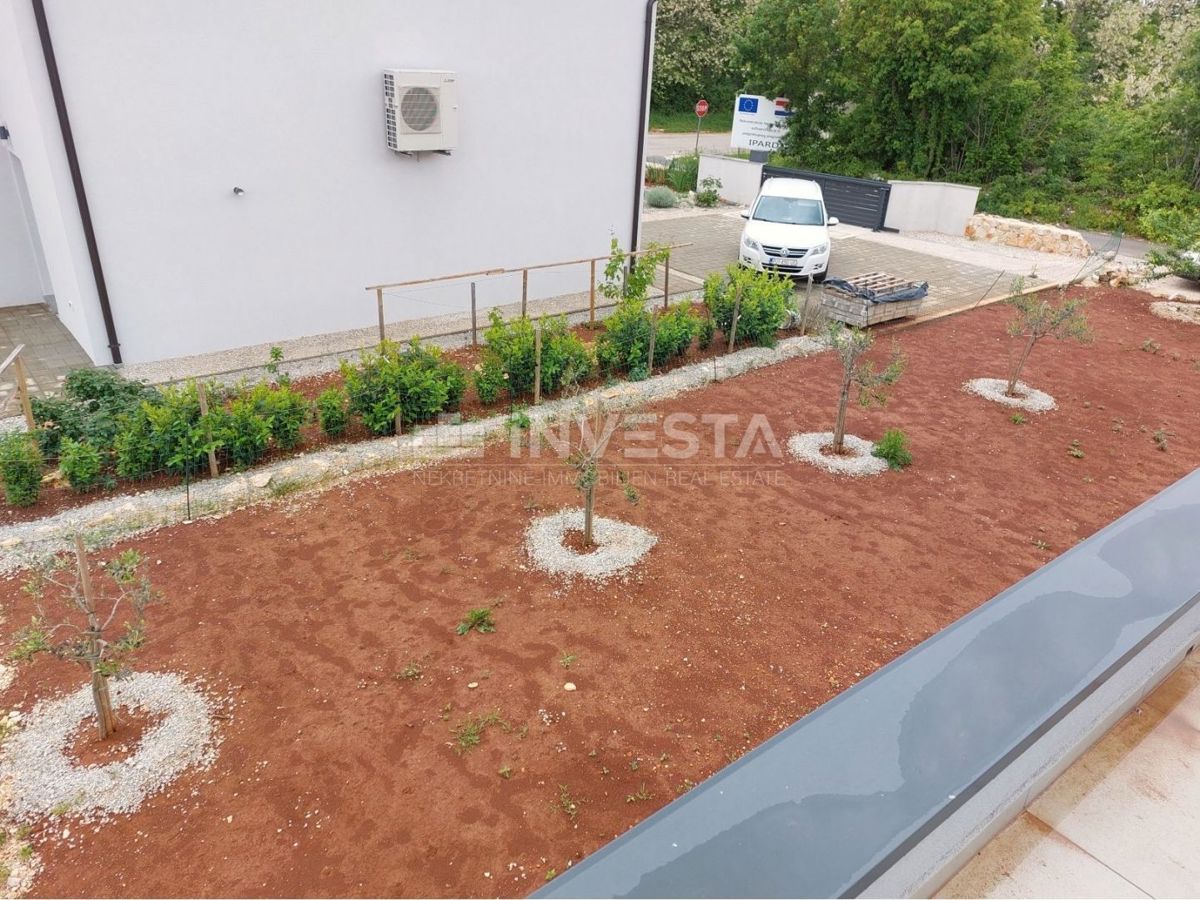Okolica Tinjana, novogradnja z 2 stanovanjskima enotama, mirna lokacija