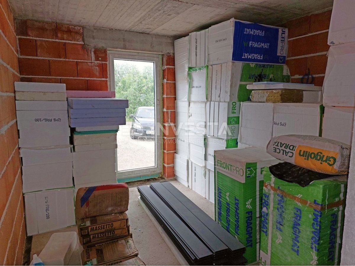 Okolica Tinjana, novogradnja z 2 stanovanjskima enotama, mirna lokacija