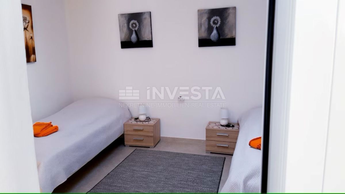 Hrvaška, Istra, Pulj, Čudovito Opremljeno Stanovanje 88 m² z Veliko Teraso Blizu Rimskega Amfiteatra in Morja