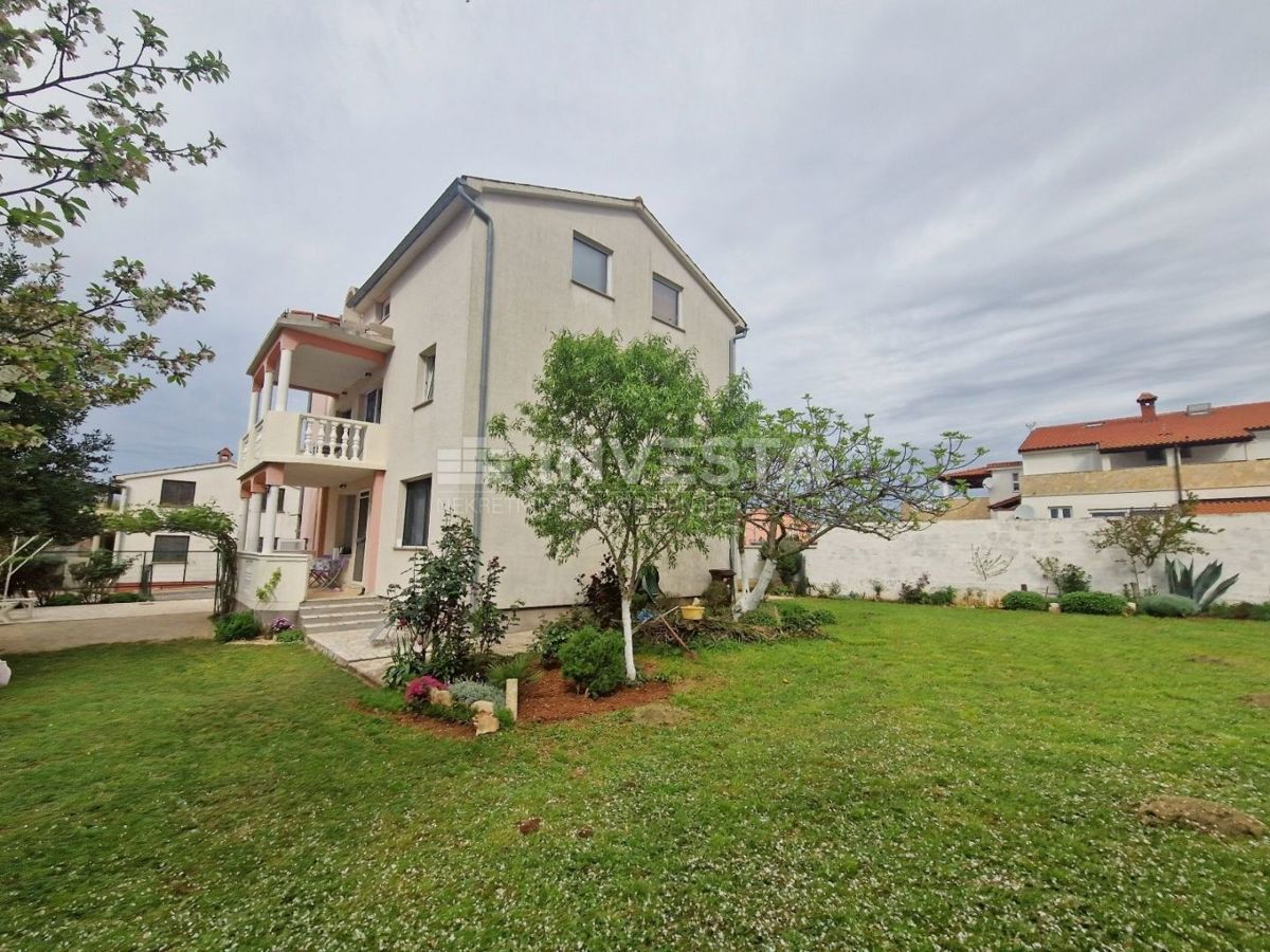 Okolica Fažane, apartmajska hiša s 4 stanovanjskimi enotami, blizu morja