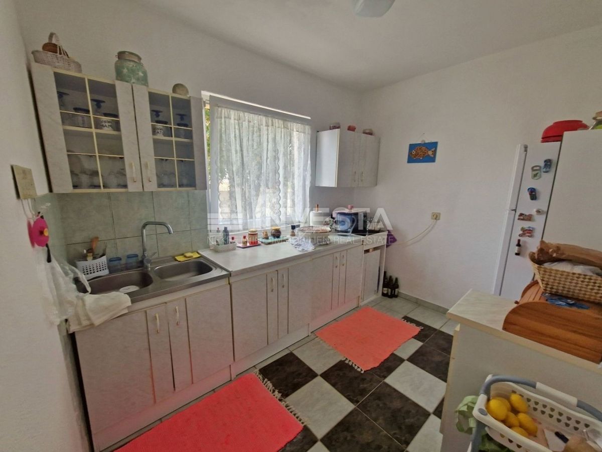 Okolica Fažane, apartmajska hiša s 4 stanovanjskimi enotami, blizu morja