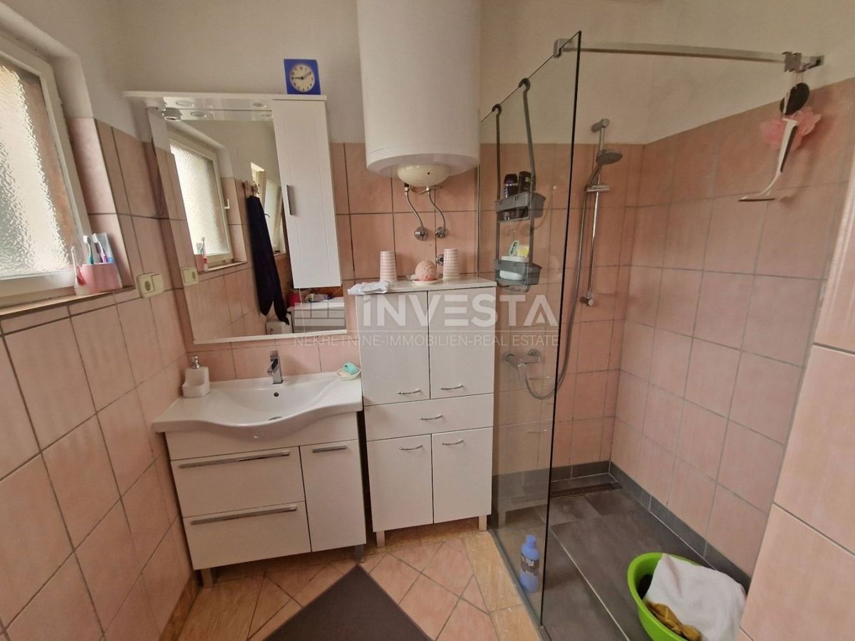 Okolica Fažane, apartmajska hiša s 4 stanovanjskimi enotami, blizu morja