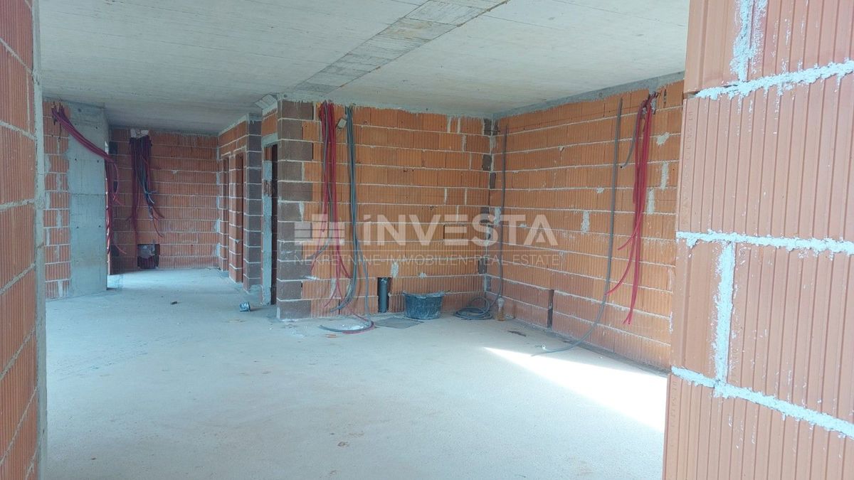 Okolica Vrsarja, urbana vila z bazenom, 4 spalnice, novogradnja