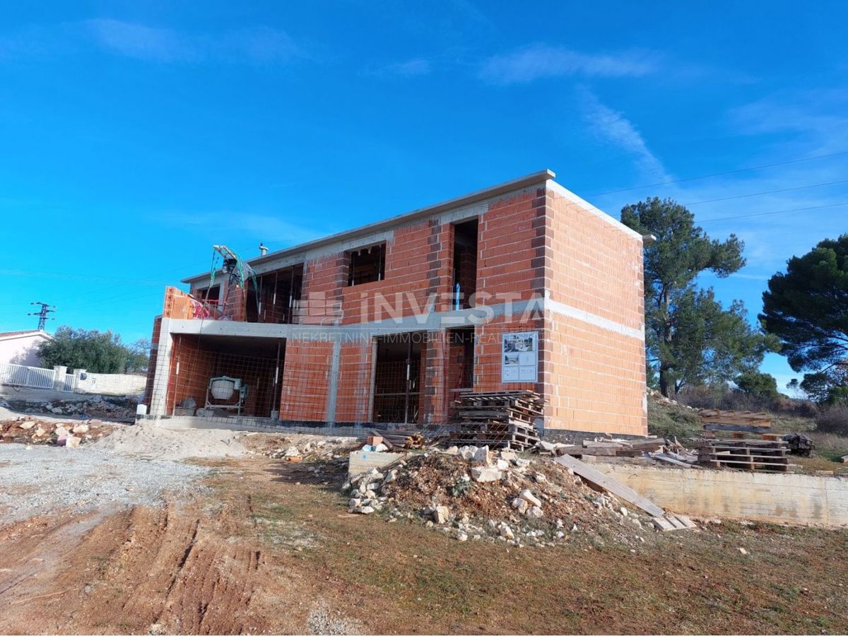 Okolica Vrsarja, urbana vila z bazenom, 4 spalnice, novogradnja