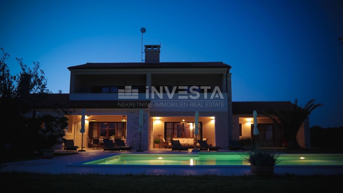 Okolica Svetvinčenta, luksuzna vila z bazenom in prostornim vrtom