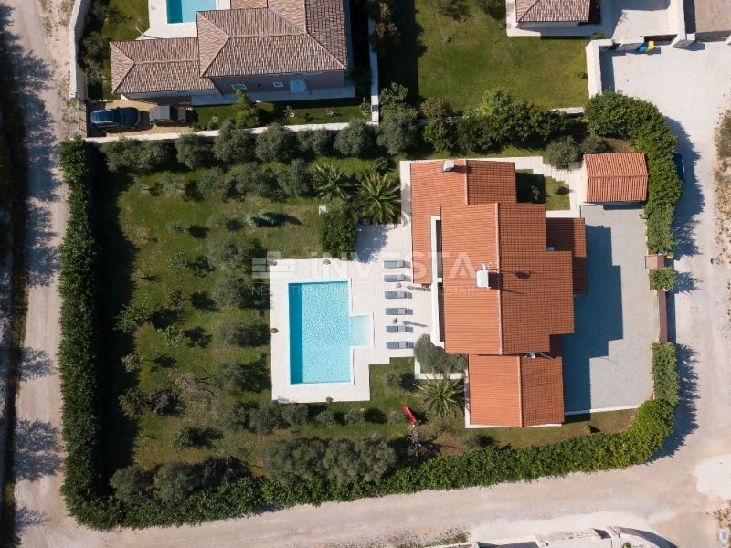 Okolica Svetvinčenta, luksuzna vila z bazenom in prostornim vrtom