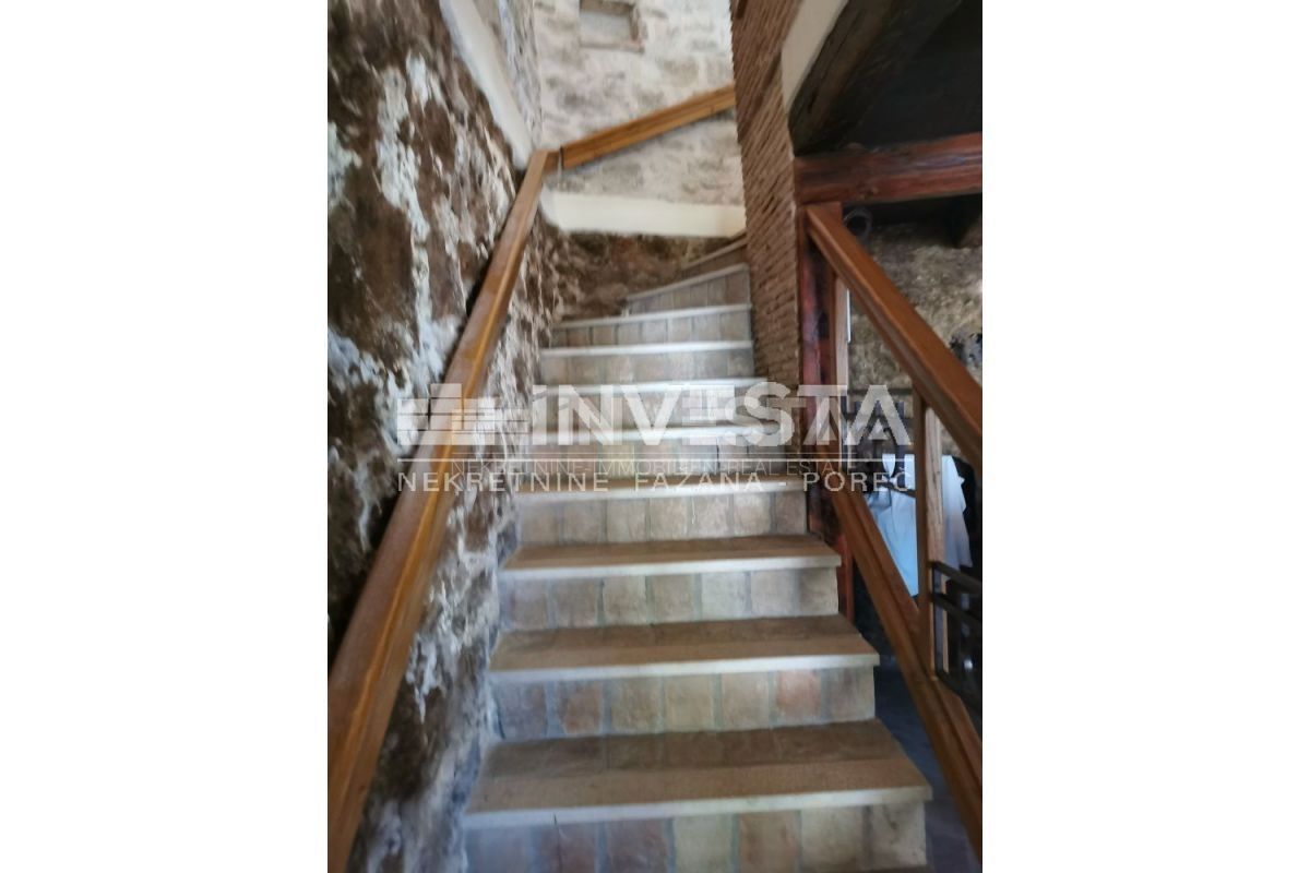 Okolica Vrsarja, lepa kamnita hiša s prostorno teraso, 130 m2