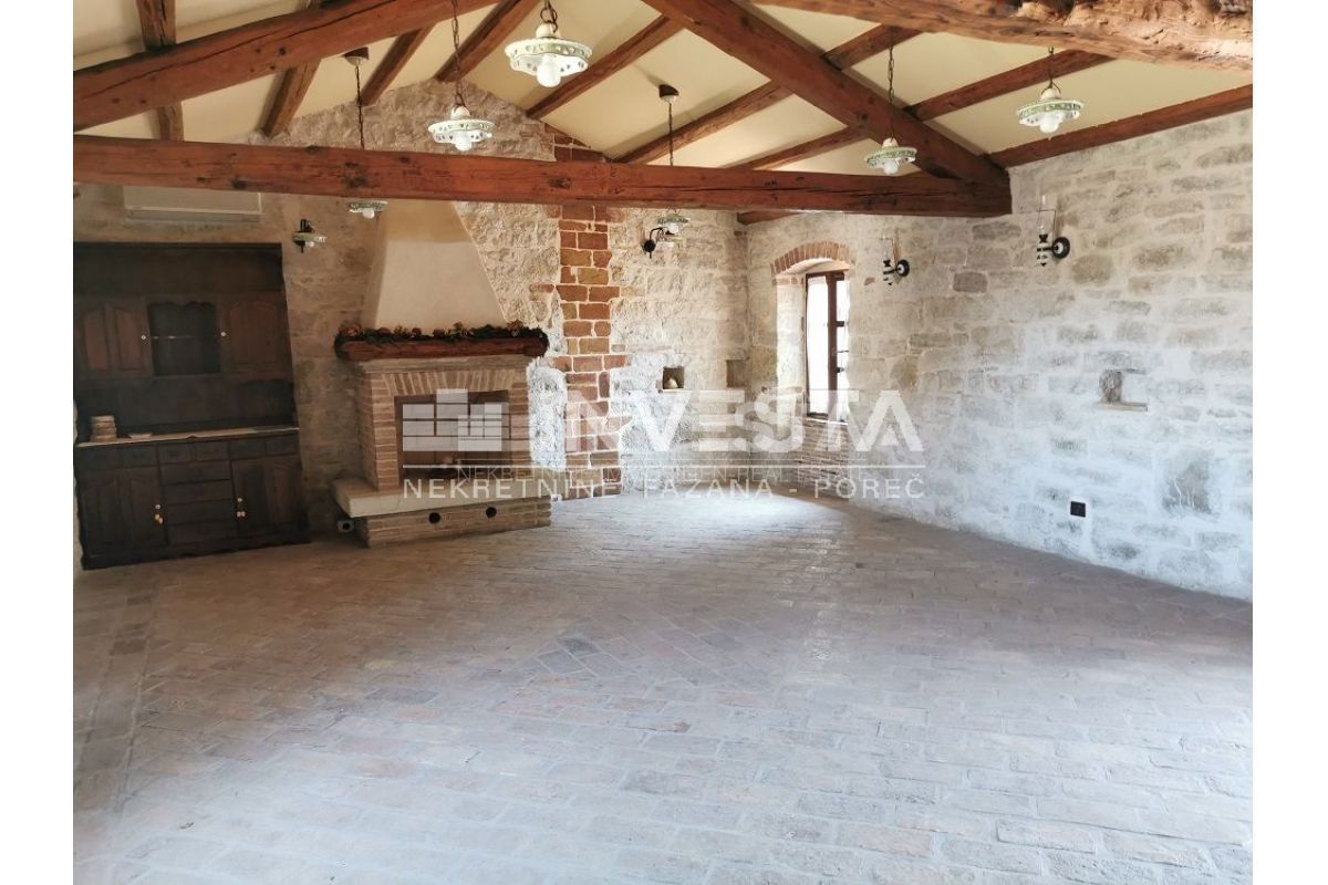 Okolica Vrsarja, lepa kamnita hiša s prostorno teraso, 130 m2
