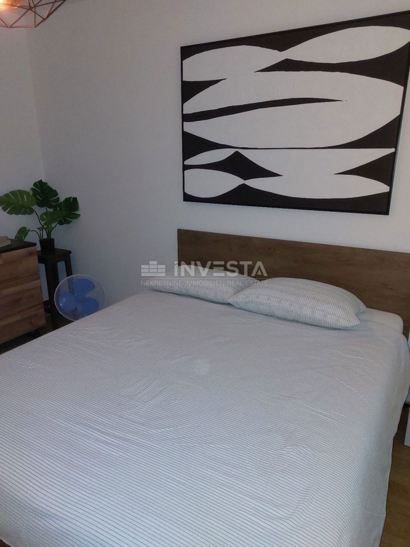 Umag, prostorno dvosobno stanovanje z 2 terasama blizu morja, 80 m2