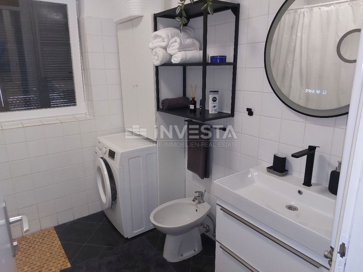 Umag, prostorno dvosobno stanovanje z 2 terasama blizu morja, 80 m2