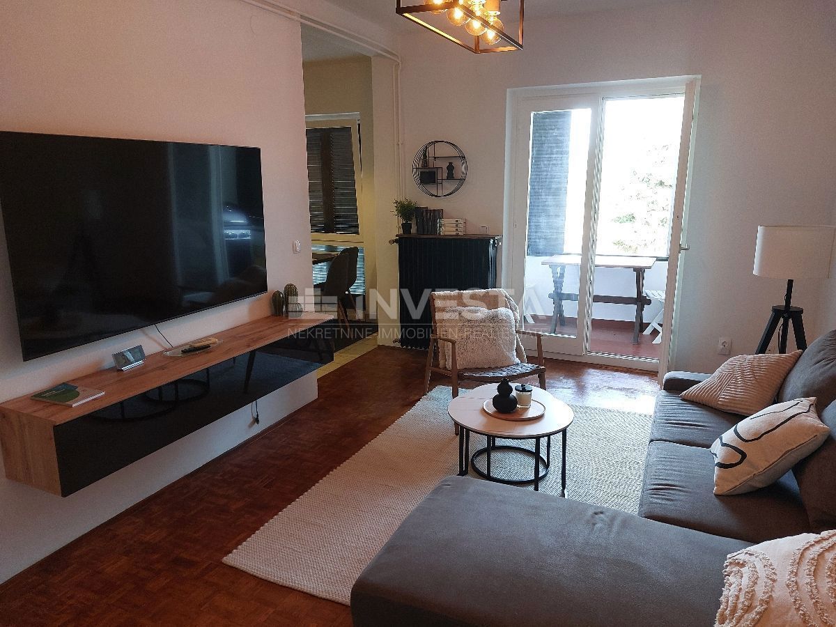 Umag, prostorno dvosobno stanovanje z 2 terasama blizu morja, 80 m2