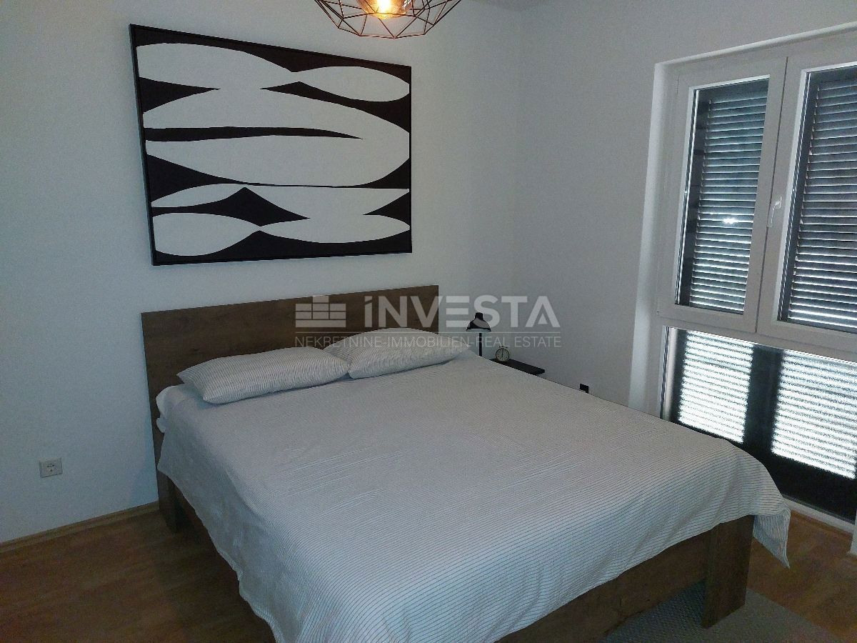 Umag, prostorno dvosobno stanovanje z 2 terasama blizu morja, 80 m2