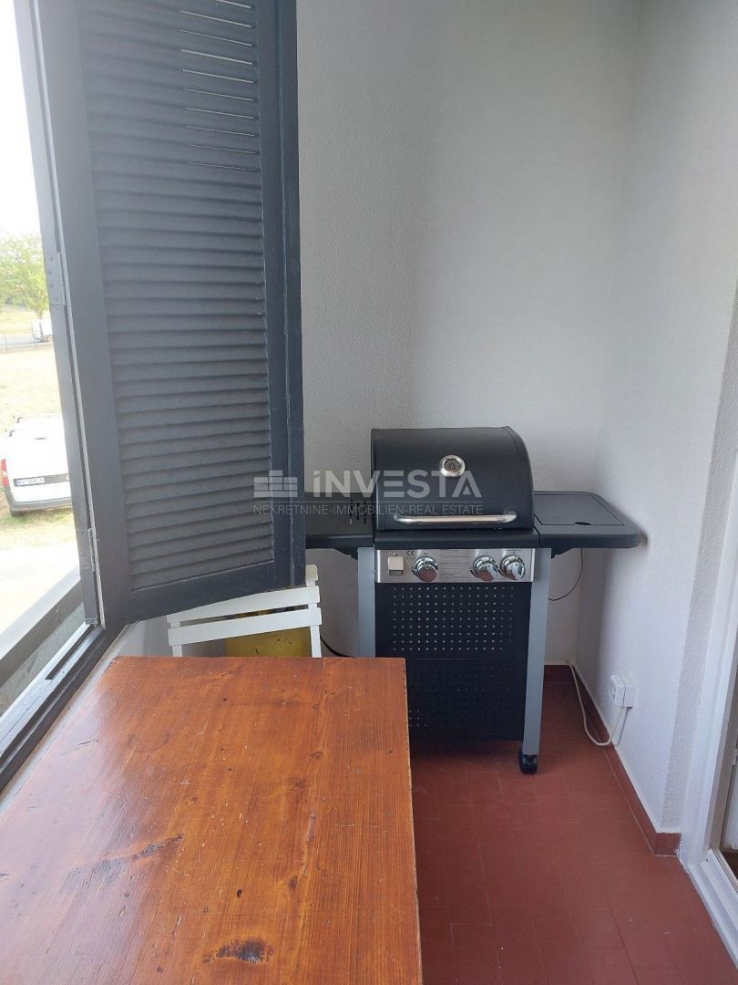 Umag, prostorno dvosobno stanovanje z 2 terasama blizu morja, 80 m2