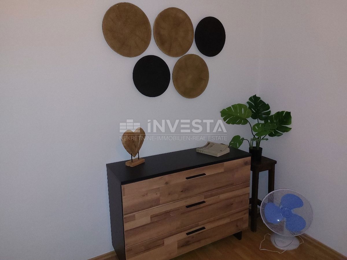 Umag, prostorno dvosobno stanovanje z 2 terasama blizu morja, 80 m2